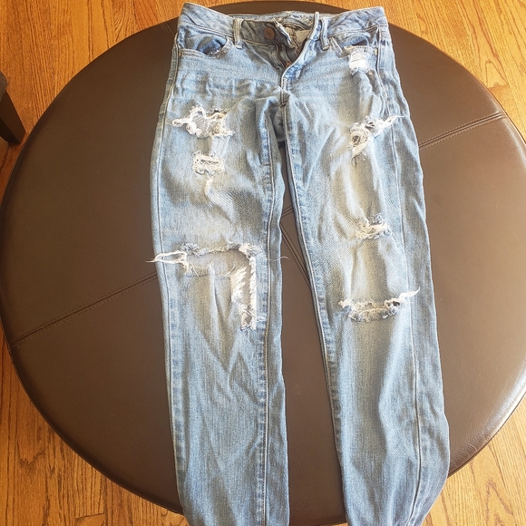 Size 4 Woman's Slim American Eagle Jeans - Picture 2 of 3